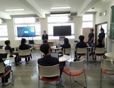中学2年生　キャリアスタディ～佐世保警察署　吉岡　健様をお招きして～