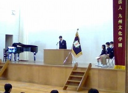 ４