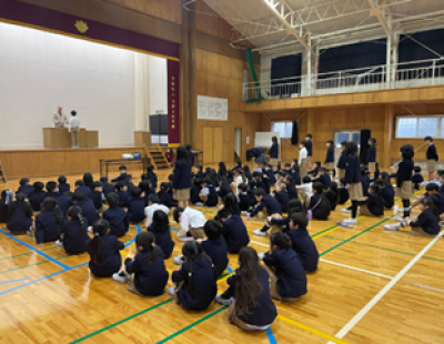 ３学期の表彰式(小学校)
