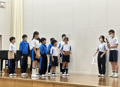９