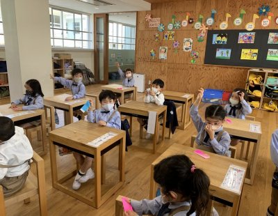 小学１年生　こいのぼりをつくりました