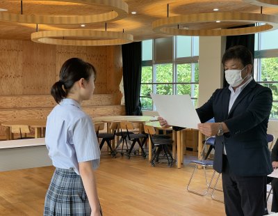 中学校　表彰伝達式