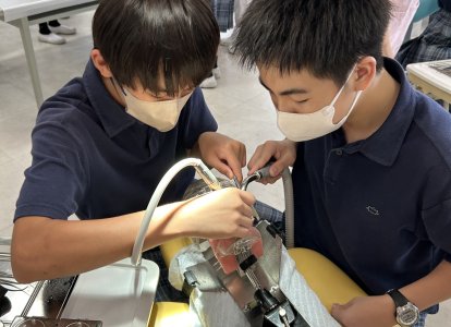 ②