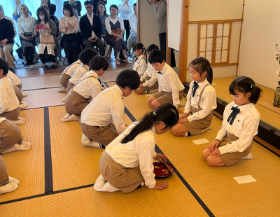 小学２年生　学習発表会(茶道)