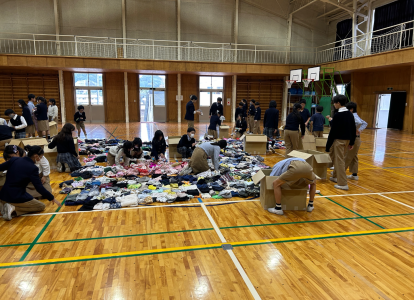 体育館に並べます