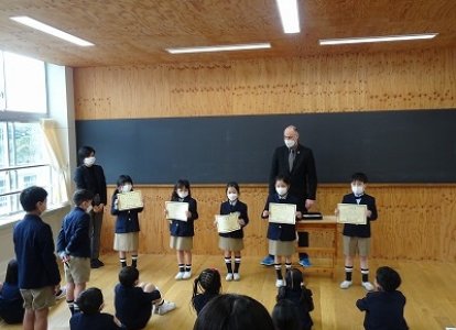 小学生、中学生それぞれで今年度最後の表彰式を行いました。
