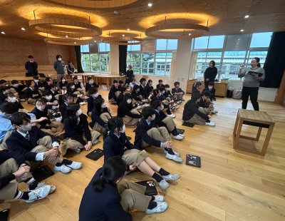 人権週間が始まりました　　～中学生合同道徳～