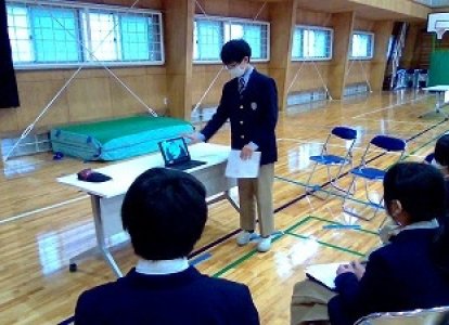 中学１年生の探求の時間では、SDGsに関する身の回りの気になることについて調べ、まとめました。