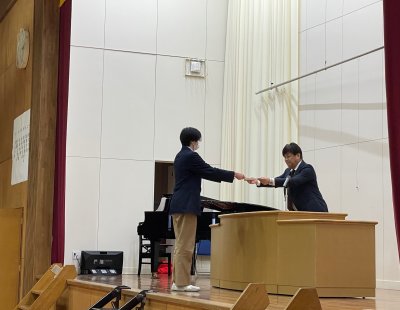 【中学３年生】表彰式を行いました。