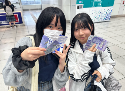 ２