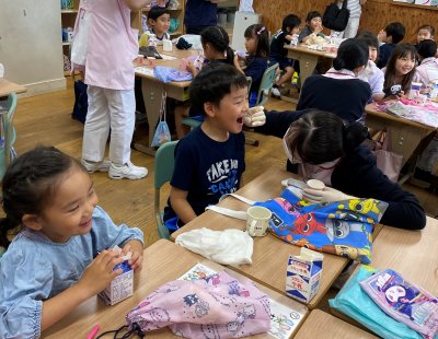 小学1年生・2年生・3年生　ブラッシング指導を行いました。