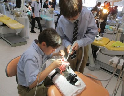 G7　歯科衛生士体験を行いました