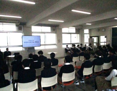 生徒会役員選挙　～演説と一票に思いを込めて～