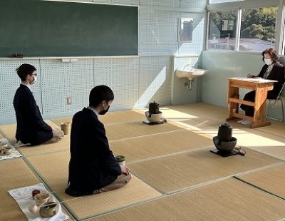 中学校３年生　茶道の授業が終わりました。