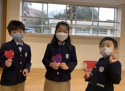 先生方に喜んでもらえて、照れながらもとても嬉しそうな様子の子ども達でした。