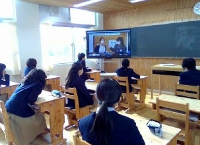 中学生の生活部で、給食ができるまでの動画を作成し、全校で視聴しました。