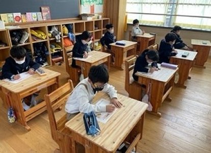 動画を見た後は、調理員さんへ向けて、お手紙を書きました。
