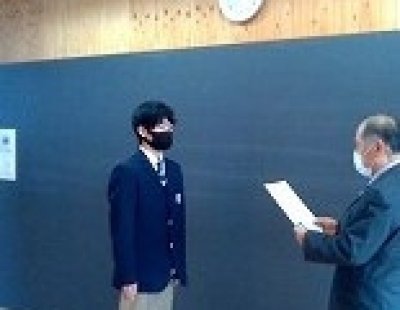 Challenge to Change! 学級委員任命式と生徒会役員任命式、校旗継承式を行いました。