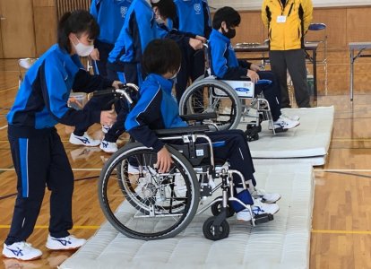 高齢者・障がい者擬似体験教室