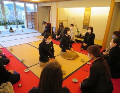 中学校3年生　観月茶会を開催しました。