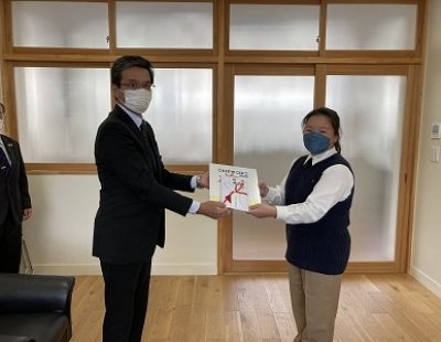 佐世保法人会より本を寄贈していただきました