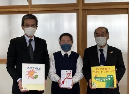 佐世保法人会より図書を寄贈していただきました。