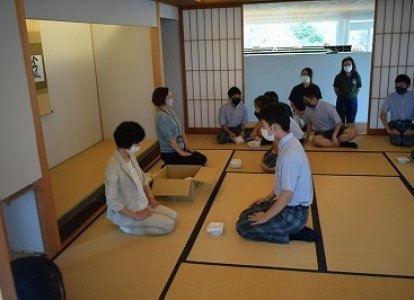 中学校3年生が修学旅行で作成したお茶碗が焼き上がりました。
