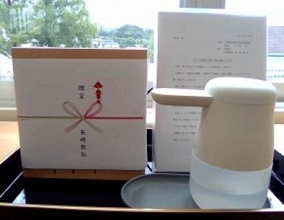 日本教育公務員弘済会長崎支部様からアルコールディスペンサーをいただきました。ありがとうございました。
