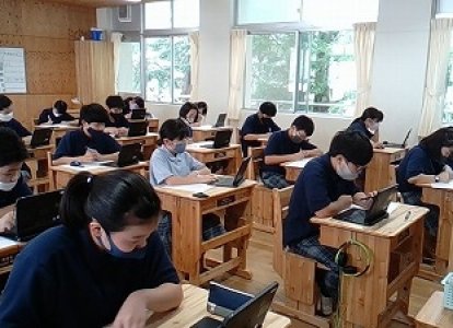 中学校各学年でTOFAS（Test of Fundamental Academic Skills）の試験を行いました。