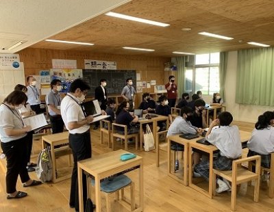 南島原市教育委員会から「ＩＣＴ活用教育」の視察来校がありました。
