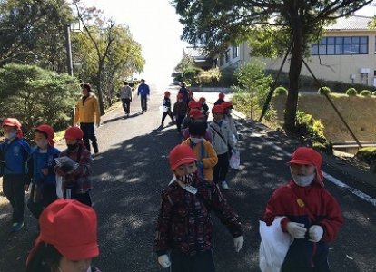 青少年の天地で秋さがしを行いました。