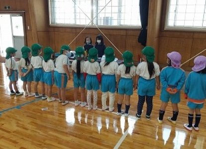 九文幼稚園の年長さんを招き、九文ランドを開催しました。