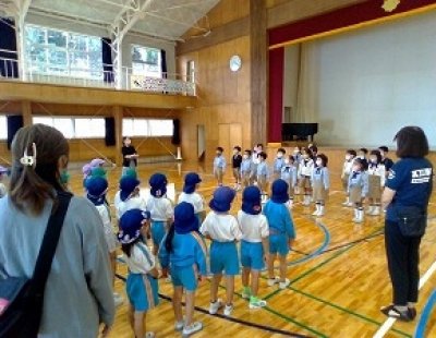 小学１年生、幼稚園との交流学習を行いました。