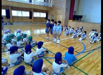 幼稚園との交流学習