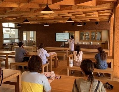 給食試食会（小学生）を行いました。