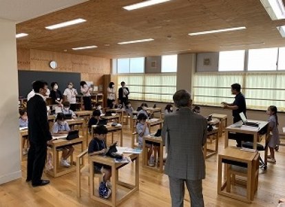 佐世保市教育委員会の皆様がICT教育について視察に来校されました