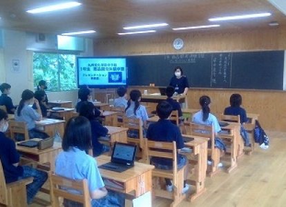 商品開発のプレゼンテーションの発表会
