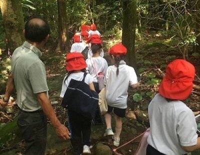 自然体験学習に出かけました（小学校１年生）