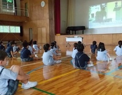本日小学生が交通安全教室を行いました。