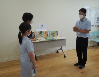 佐世保法人会より本を寄贈していただきました