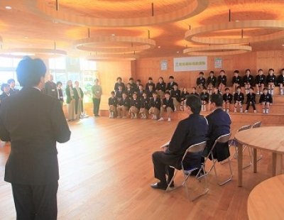 交通安全県民運動参加式を行いました。