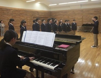 １１月１２日（火）佐世保市中学校音楽発表会に参加しました。