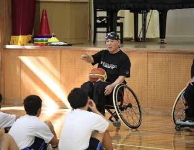 １０月６日（水）「車いすバスケットボールから学ぶ」を行いました。