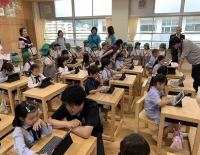 九州文化学園幼稚園の園児・保護者が授業体験に来校しました。