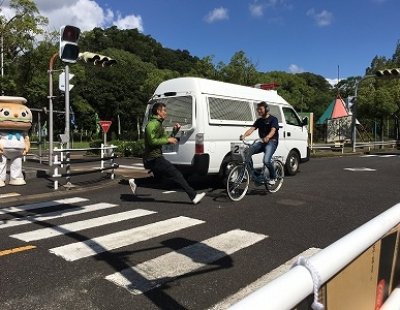 交通公園センターで交通安全教室を行いました。