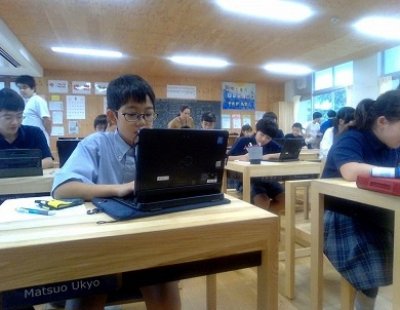全校で避難訓練を行いました。また中学生が進路学習を始めました。