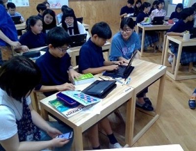 小中学校で長崎短期大学の学生が『English Teaching Project』を行いました。