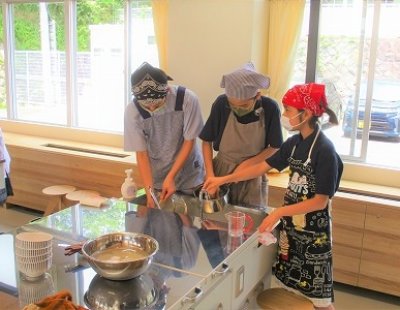 中学校家庭科で調理実習を行いました。