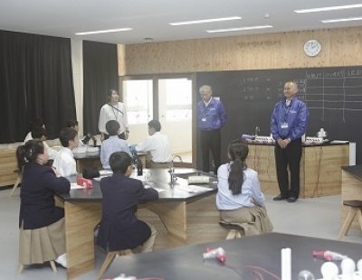 本日、パナソニックから講師をお招きして環境学習を行いました。