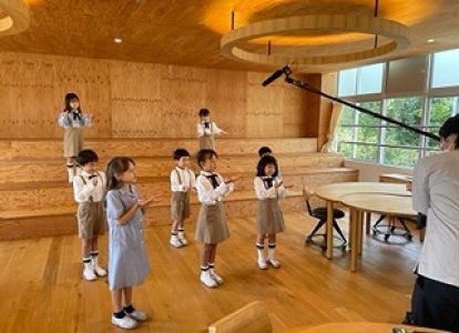 小学校低学年「ZIPポーズ」です